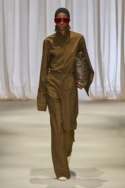 Look 8